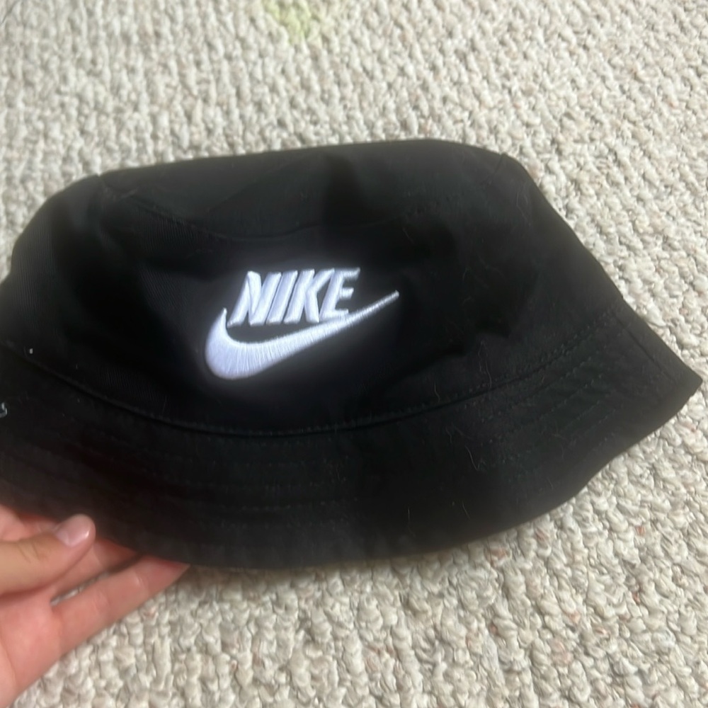 Reverse bucket hat Nike
